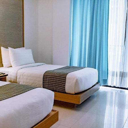 Crown Regency Courtyard Resort Balabag  Bagian luar foto