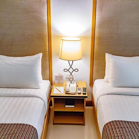 Crown Regency Courtyard Resort Balabag  Bagian luar foto