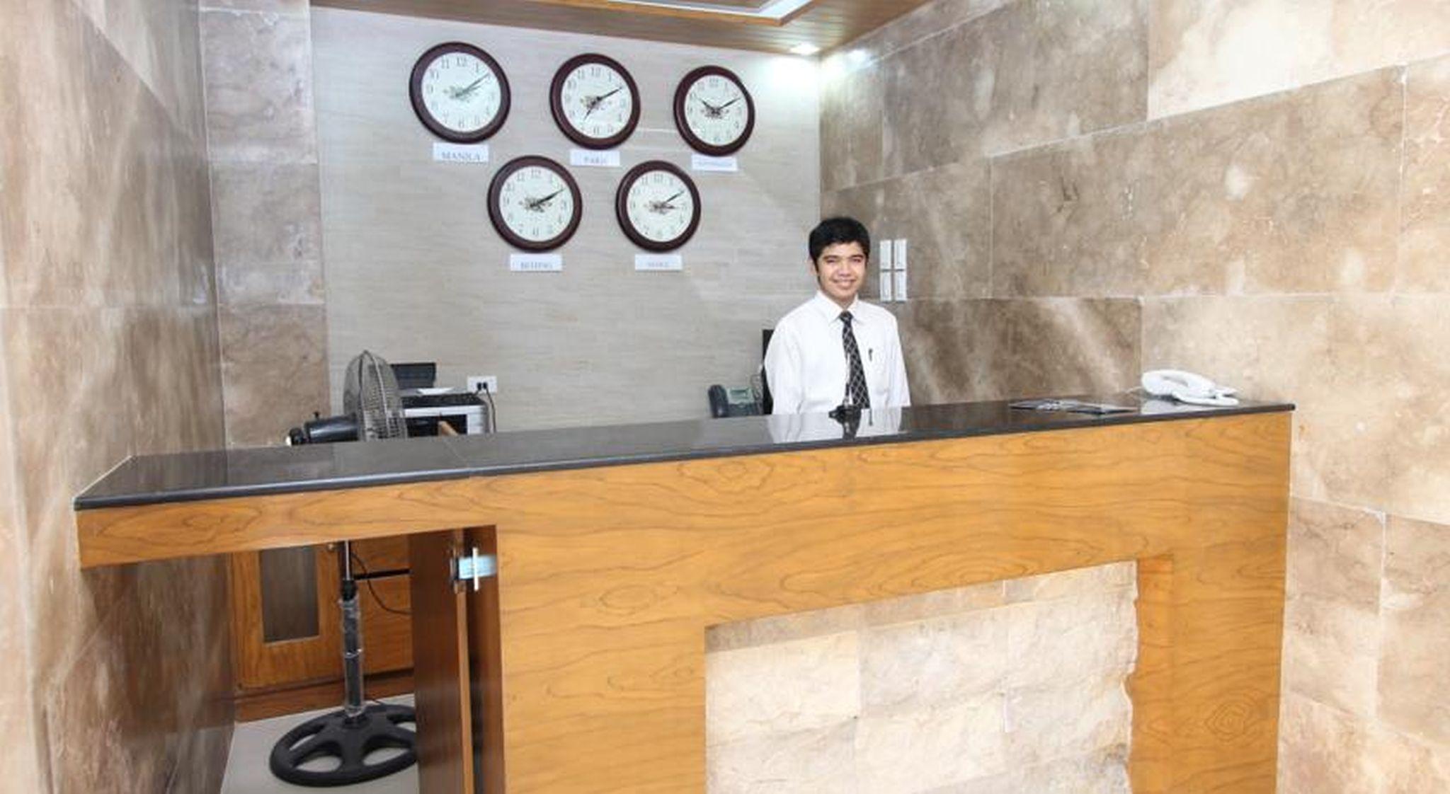 Crown Regency Courtyard Resort Balabag  Bagian luar foto