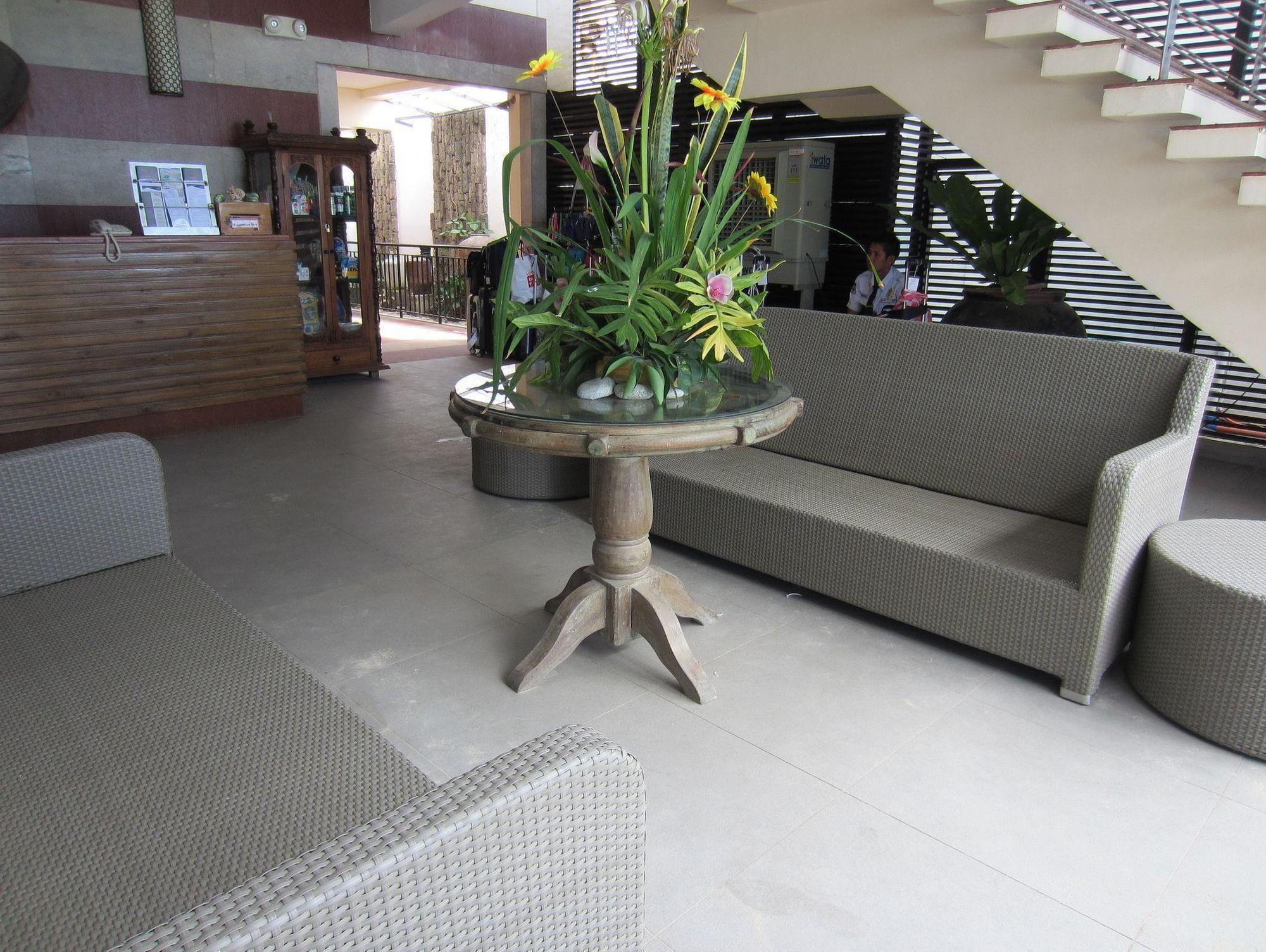 Crown Regency Courtyard Resort Balabag  Bagian luar foto