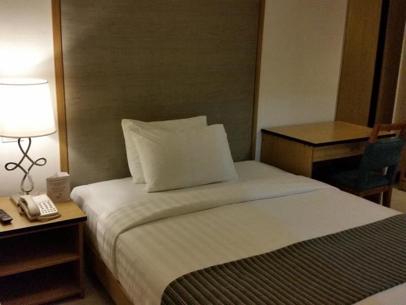 Crown Regency Courtyard Resort Balabag  Bagian luar foto