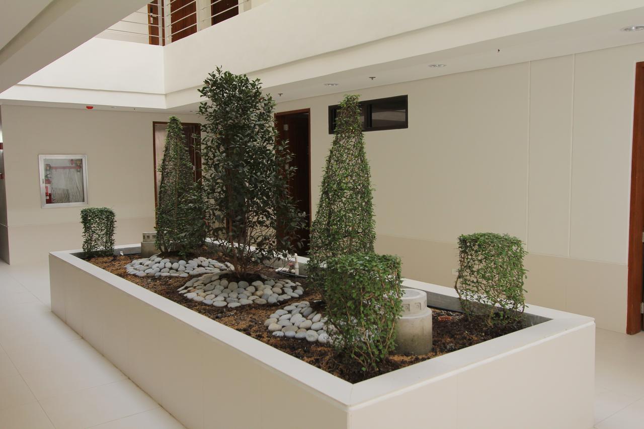 Crown Regency Courtyard Resort Balabag  Bagian luar foto