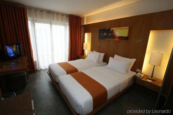 Crown Regency Courtyard Resort Balabag  Bagian luar foto