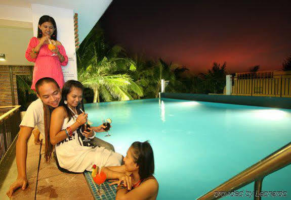 Crown Regency Courtyard Resort Balabag  Bagian luar foto
