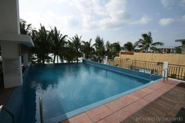 Crown Regency Courtyard Resort Balabag  Bagian luar foto