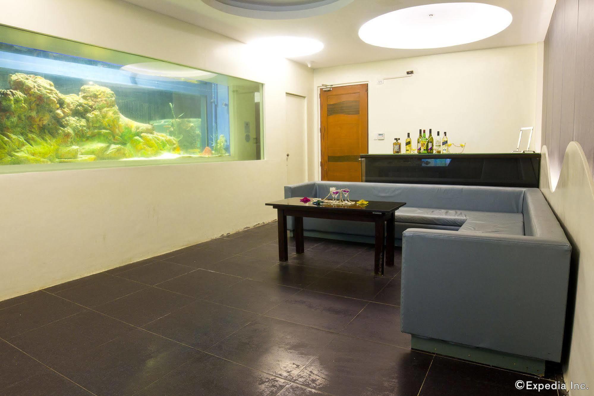 Crown Regency Courtyard Resort Balabag  Bagian luar foto