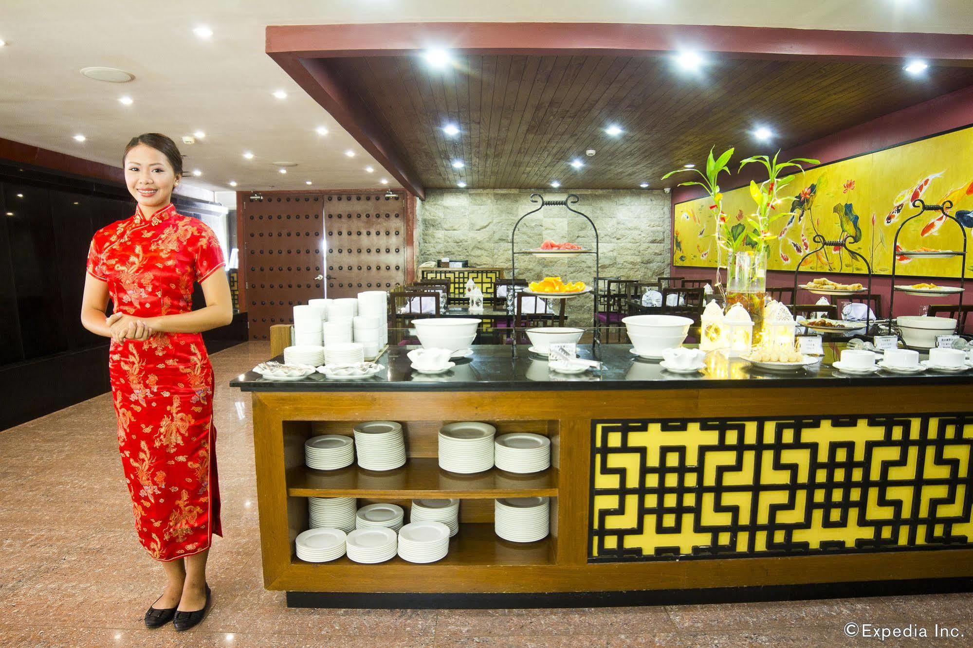 Crown Regency Courtyard Resort Balabag  Bagian luar foto